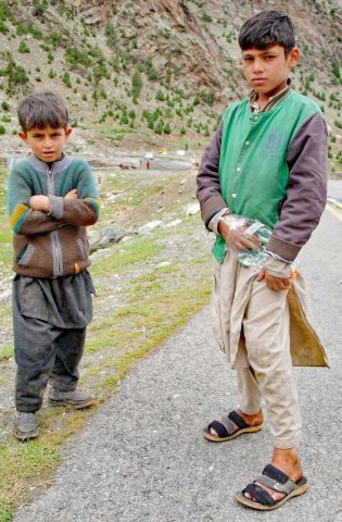 jugendliche-pakistan-2023