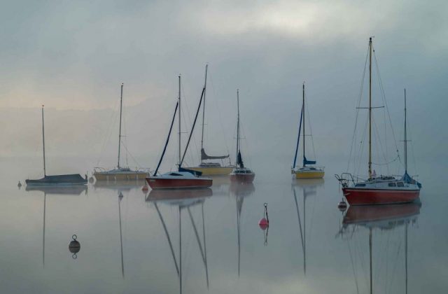 segelboote-simssee-nebel