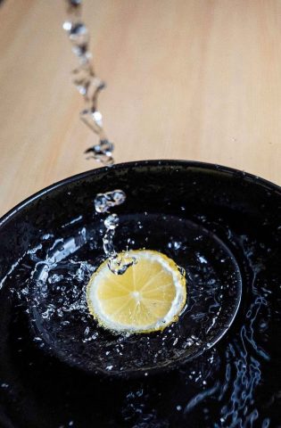 zitrone-wassertropfen