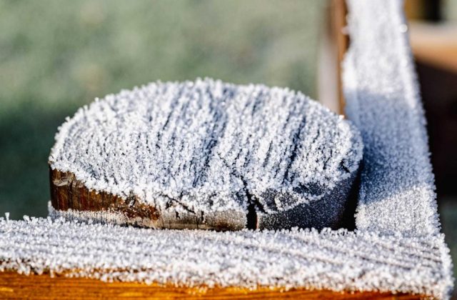 gartenzaun-mit-raureif